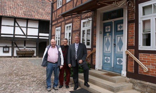 Kumlehn, Dolle und Oesterhelweg wollen alte Sammlungen  im Heeseberg-Museumerhalten. Foto: Privat
