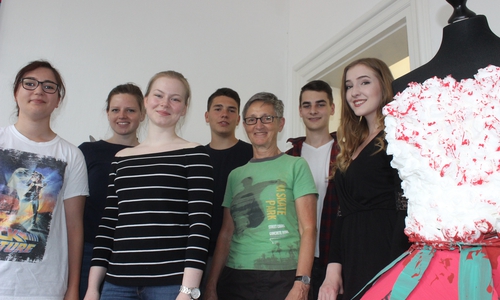 Aylin Özcelik, Ramona Kamp, Isabel Klein, Frederic Dutke, Lucas Lühr, Margrit Lang und Kylie Wright stellten die Werke ihrer Klasse vor. Fotos: Anke Donner 