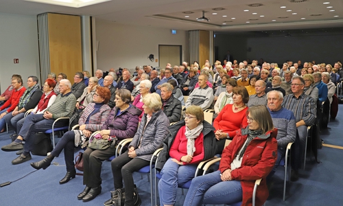  Rund 130 Gäste hatten sich im Konferenzzentrum des Klinikums eingefunden.