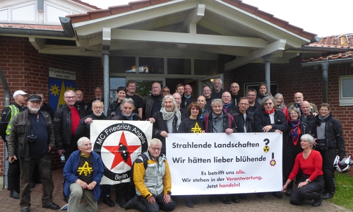 Der Motorradclub hat sich über die derzeitige Situation in der Asse informiert. Foto: aufpASSEn e.V./Heike Wiegel