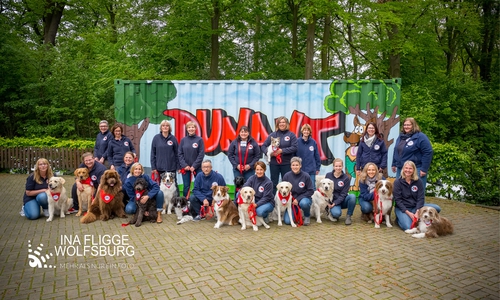 14 Mensch-Hund-Paare haben am 11. Mai die Prüfung zum Therapiehundeteam bestanden. Foto: Ina Fligge