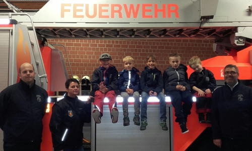 Die Kinderfeuerwehr Apelnstedt besuchte die "Große Feuerwehr" in Wolfenbüttel. Foto: Andrea Martin