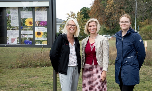 Bei der Präsentation des neuen Schaukastens zum Projekt: Dipl.-Ing. Ines Teuber, Prof. Dr. Elke Wilharm und Susanne Pfannekuchen.
