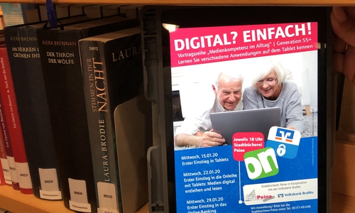 Mit Unterstützung der Volksbank BraWo konnten zehn iPads und weitere notwendige Technik für die Umsetzung der Projektidee angeschafft werden. Foto: Stadt Peine