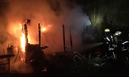 In der Nacht brannte eine Gartenlaube am Teichgarten. Fotos: Feuerwehr Wolfenbüttel