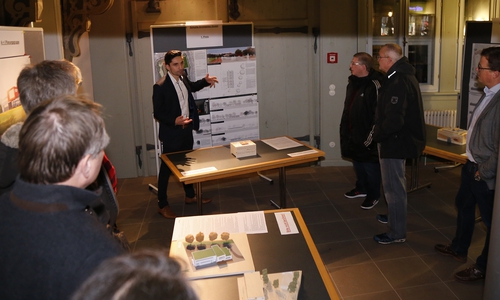  Gustavo Weihe-Oettinger (Schulitz Architekten Braunschweig) stellte den Siegerentwurf im Rahmen der Ausstellungseröffnung vor. Foto: Stadt Wolfenbüttel