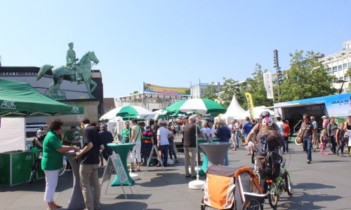 Bei sommerlichen Temperaturen fiel am Samstag in der Region der Startschuss zum Sattelfest 2016. In Braunschweig bildete den Auftakt die Fahrradtage auf dem Schloss. Fotos: Anke Donner 