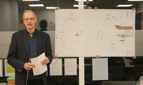 Dr. Engelbert Linnenberg aus der Abteilung Verkehrsplanung und Verkehrsmanagement der Stadtverwaltung präsentierte die Pläne für die neue Verkehrsführung an Schlesiendamm und Sachsendamm im Bereich der Zu- und Abfahrten der A 36. Foto: Alexander Dontscheff