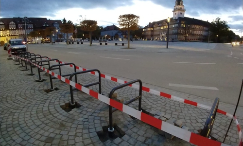 Die neuen Fahrradbügel an der östlichen Seite des Schlossplatzes. Foto: Werner Heise