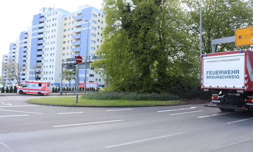 Zwei Löschzüge rückten an der Hannoverschen Straße an. Foto: Robert Braumann
