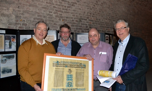 Führten durch Eiskeller und Stadt-/Biergeschichte: Frank Oesterhelweg, Michael Flak, Dietmar Dolle und Dieter Kertscher. Foto: Privat