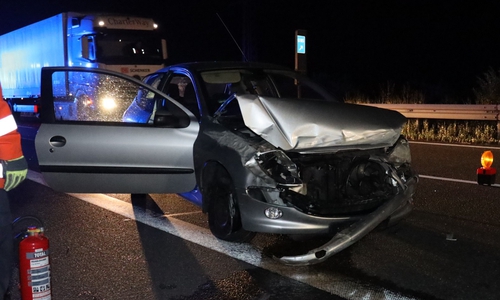 Die Autos mussten abgeschleppt werden. Fotos: Rudolf Karliczek