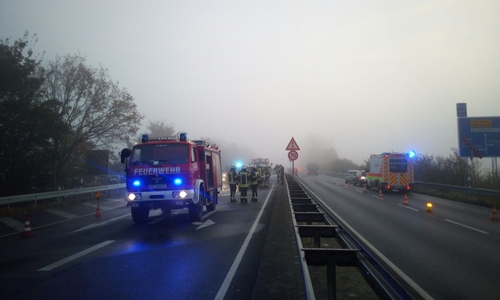 Auf beiden Seiten der L295 kracht es. Fotos: Feuerwehr