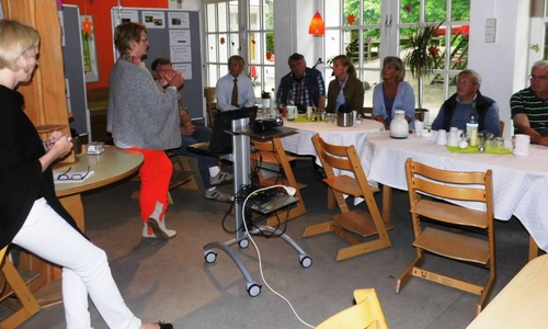 Die CDU-Stadtratsfraktion während ihres Besuches im Kinder- und Familienzentrum Karlstrasse. Foto: Andreas Meißler