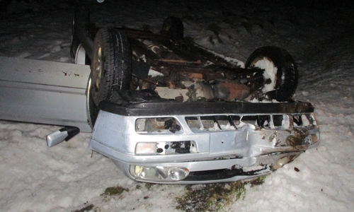 Auf dem Dach gelandet. Der Wintereinbruch im Harz sorgt für die ersten Winterunfälle. Foto: Polizei