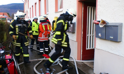 Unter Atemschutz musste die Feuerwehr ins Haus vordringen. Fotos: Freiwillige Feuerwehr Oker