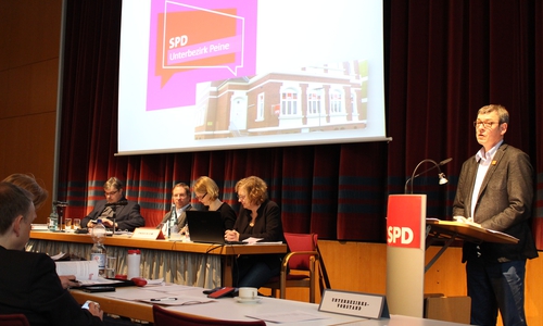 Der Vorsitzende Matthias Möhle kommt beim Unterbezirksparteitag des Öfteren zu Wort. Fotos: Antonia Henker