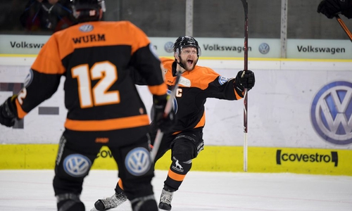 Grizzlys-Kapitän Sebastian Furchner konnte zwei Treffer bejubeln. Zum Sieg reichte es nicht. Foto: Moritz Eden/City-Press GmbH
