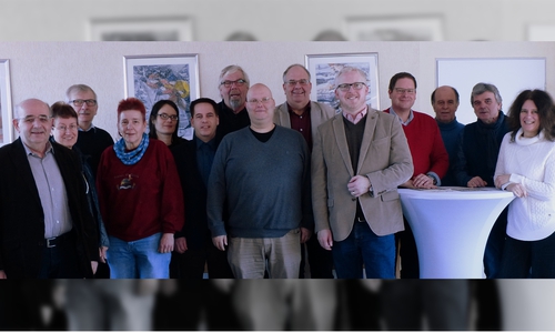Die SPD Kreistagsfraktion um den Bereichsleiter Breitbandbetrieb Peter Scheer und den Fraktionsvorsitzenden Falk Hensel (von links): Bruno Polzin, Ruth Naumann, Joachim Eichenlaub, Sabine Resch-Hoppstock, Janna Münch, Martin Albinus, Michael Sandte, Michael Hausmann, MdL Marcus Bosse, Harald Koch, Reinhard Deitmar und Susanne Fahlbusch. Foto: SPD