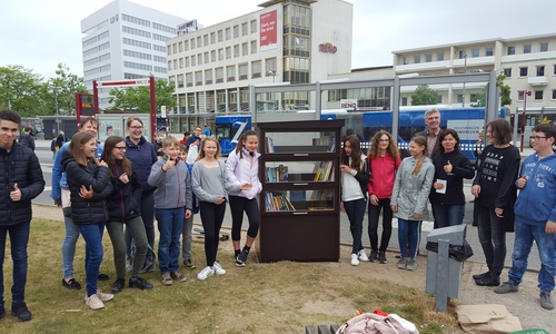 Die Kinder freuten sich über den neuen Kinderbücherschrank. Foto: Stadt Braunschweig
