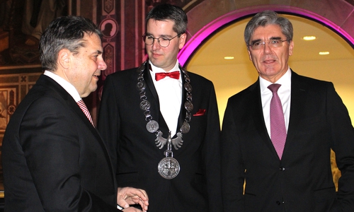 Sigmar Gabriel, Dr. Oliver Junk und Joe Kaeser (v.l.) beim diesjährigen Pancket. Foto: Nick Wenkel