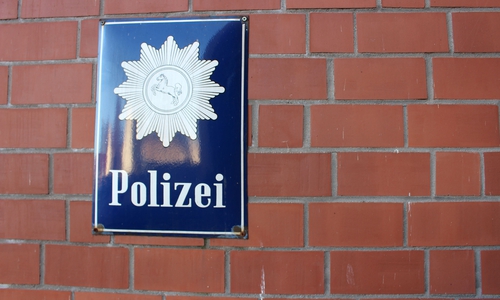 Täter brachen in Restaurant in der Porschestraße ein. Symbolfoto: Alexander Panknin