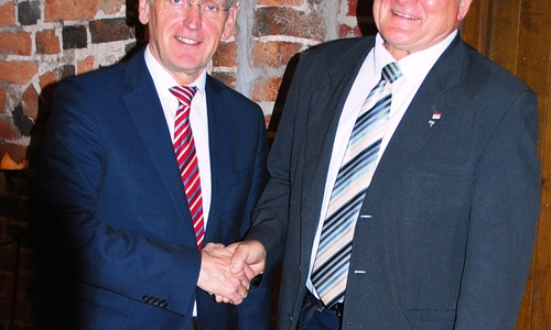 vdw-Chef Heiner Pott und der ehemalige GWG-Aufsichtsrat Siegfried Riechers. Foto: GWG