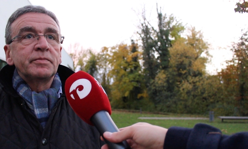 Im Video-Interview erklärt Bürgermeister Thomas Pink, warum den Flüchtlingen erneut eine Umverteilung drohte und wie die Stadt darauf reagierte. Fotos/Video: Jan Borner