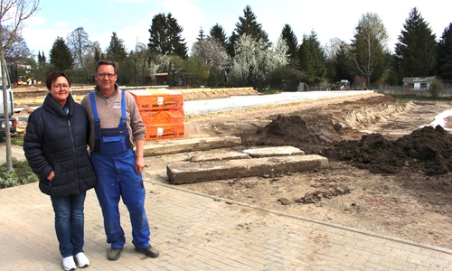 Elke Köchy und Thomas Mertens in ihrem Wohnpark in Schöppenstedt, wo derzeit 20 weitere Wohneinheiten gebaut werden. Fotos (wenn nicht anders angegeben) und Podcast: Alexander Dontscheff