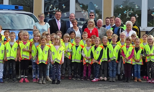 Die Grundschüler aus Grasleben sind künftig mit gelben Sicherheitswesten unterwegs. Foto: ADAC Ortsclub Helmstedt