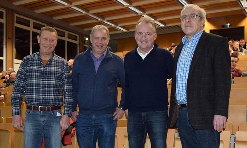 Joachim Wojtke, stellv. Vorsitzender des NFV Kreises Nordharz; Christian Biel, Schiedsrichter-Lehrwart des NFV Kreises Nordharz, Lutz Wagner; Joachim Ren, Vorsitzender des Schiedsrichterausschusses des NFV Kreises Nordharz (v.l.n.r.). Foto: NFV
