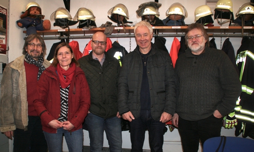 Die Grünen zu Gast im Feuerwehrgerätehaus Hemkenrode; v.li.: Diethelm Krause-Hotopp, Ulrike Siemens, Ortsbrandmeister Tobias Breske, Bernhard Brockmann und Jochen Fuder. Foto: Horst Gilarski