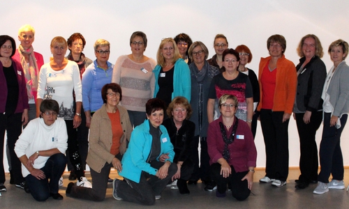 Auch Kerstin Hecker (Stadtwerke Marketing) und Vera Steiner (Stadtwerke
Geschäftsführerin) nahmen am Training mit Katrin Trotzer ( Dipl.-Sportlehrerin und SmoveyCoach) teil.
Foto. Stadtwerke WF