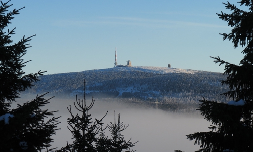 Der Brocken im Nebel. Foto: Walter Wimmer