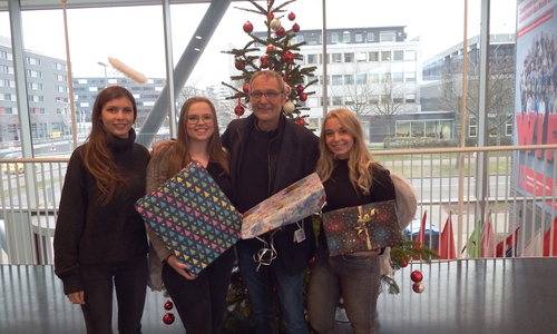 Sabrin Saddaoui, OJA, Nina Thielert, OJA Hartwig Erb, Geschäftsführer IG Metall Wolfsburg und Charlene Richter, OJA. Foto: IG Metall Wolfsburg
