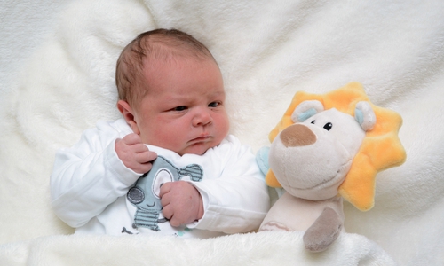 Herzlich Willkommen: Lukas Freiberg. Foto: babysmile24.de