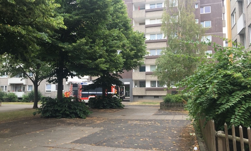 Die Feuerwehr musste zu einem ausgelösten Rauchmelder in der Eiderstraße ausrücken. Foto: aktuell24 (kr)