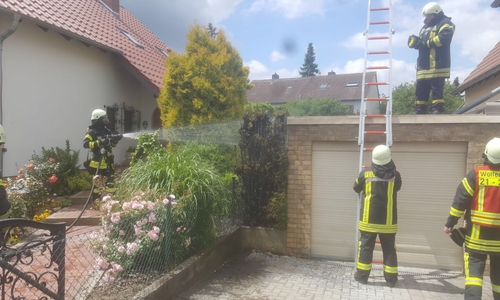 Fast zeitgleich musste die Feuerwehr Wolfenbüttel am Samstag zu zwei Einsätzen ausrücken. Fotos: Feuerwehr Wolfenbüttel