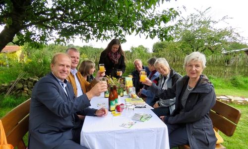 Am Freitag traf sich die "Apfelconnection" auf einer Streuobstwiese bei Königslutter. Fotos: Andreas Molau 