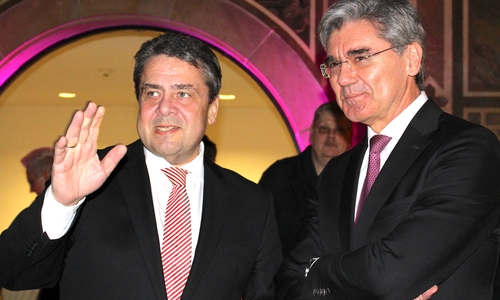 Im Dialog: Noch-Außenminister Sigmar Gabriel (l.) und Siemens-Chef Joe Kaeser. Fotos: Nick Wenkel