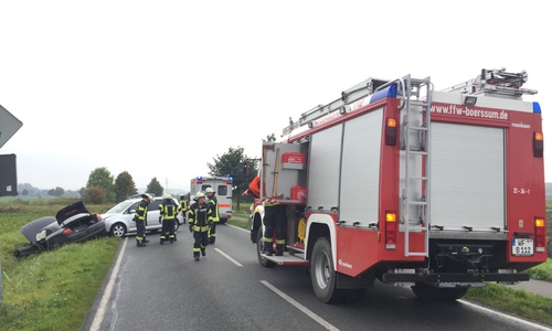 Auf der Landstraße zwischen Achim und Börßum kam es am Samstag zu einem Unfall. Fotos: Anke Donner