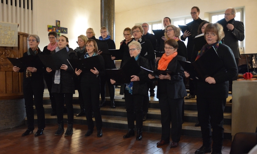 Der ökumenische Chor verabschiedete Pastor Dr. Sebastian Thier. Foto: Ev.-luth. Kirchenkreis Peine