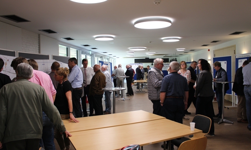 Viele Interessierte, Anwohner und Betroffene versammelten sich am gestrigen Donnerstag in der Wittinger Stadthalle, um sich über Details des geplanten A39-Neubaus zu informieren. Fotos/Podcast: Jonas Walter