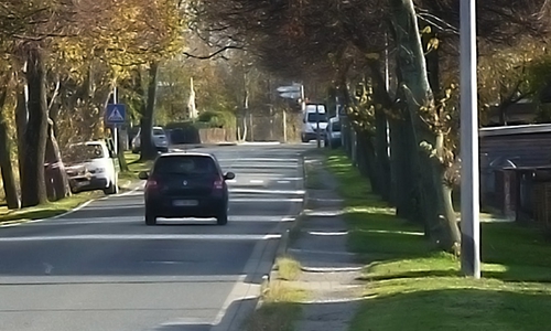 Der Trampelpfad in der Mindener Straße ist der Ersatz für einen befestigten Fußweg. Foto: Klaus Kreisel (ProSal)