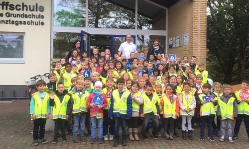 91 Grundschüler erhielten ihr Fußgängerdiplom. Foto: Polizei Wolfsburg
