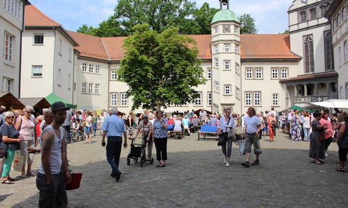 Schnell füllte sich der Schlosshof mit Besuchern. Fotos: Sandra Zecchino