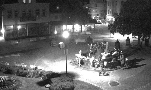 Am Jungbrunnen tummelten sich die gebrechliche Menschen. Foto: Nils Keding