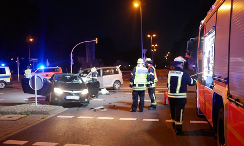 Die Feuerwehr war schnell am Unfallort. Fotos: Alexander Panknin