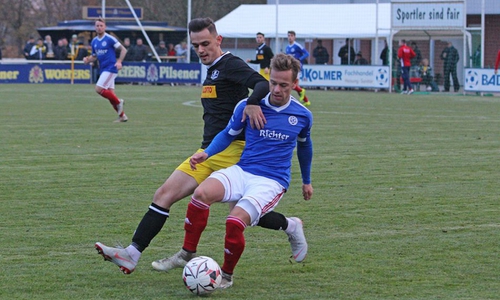 Niklas Kühle (re.) sorgte für das Tor des Tages. Fotos: Frank Vollmer