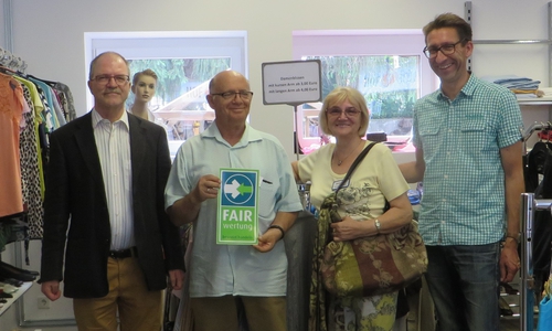 Andreas Voget, Geschäftsführer Dachverband FairWertung e. V., Alfred und Ingrid Koppermann, ehrenamtliche Koordinatoren der Hof-Boutique, Holger Pape, Betriebsleiter G. H. Foto: Goslarsche Höfe – Integrationsbetrieb - gGmbH 